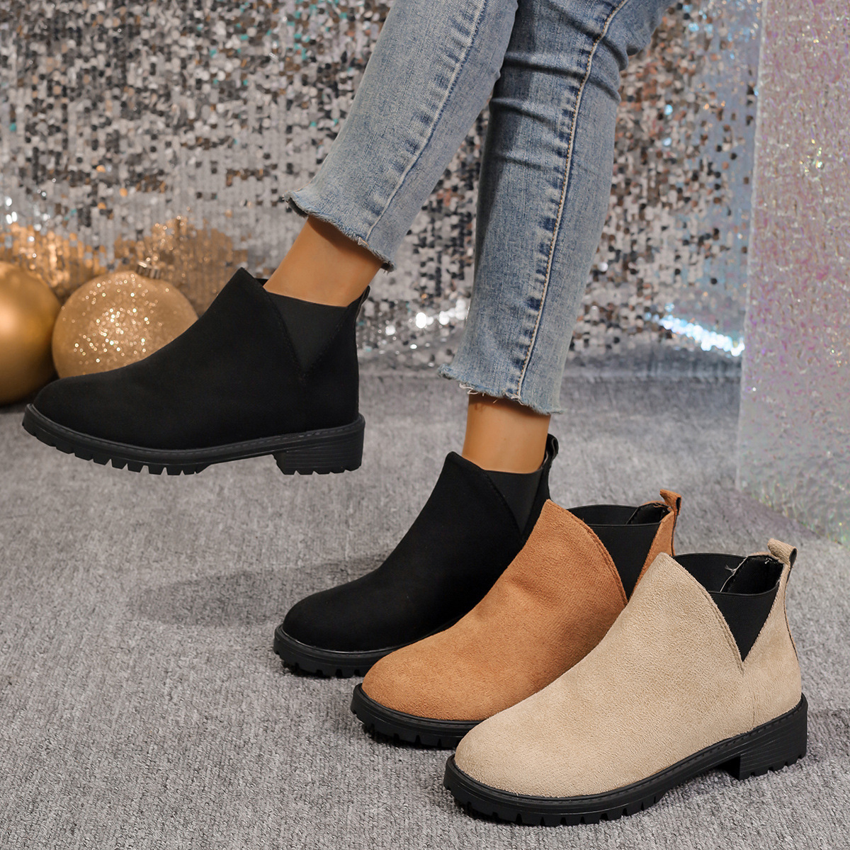 2024 cross-border foreign trade plus size autumn and winter new low tube simple thick heel round head V-shaped wind fashion women's Martin boots