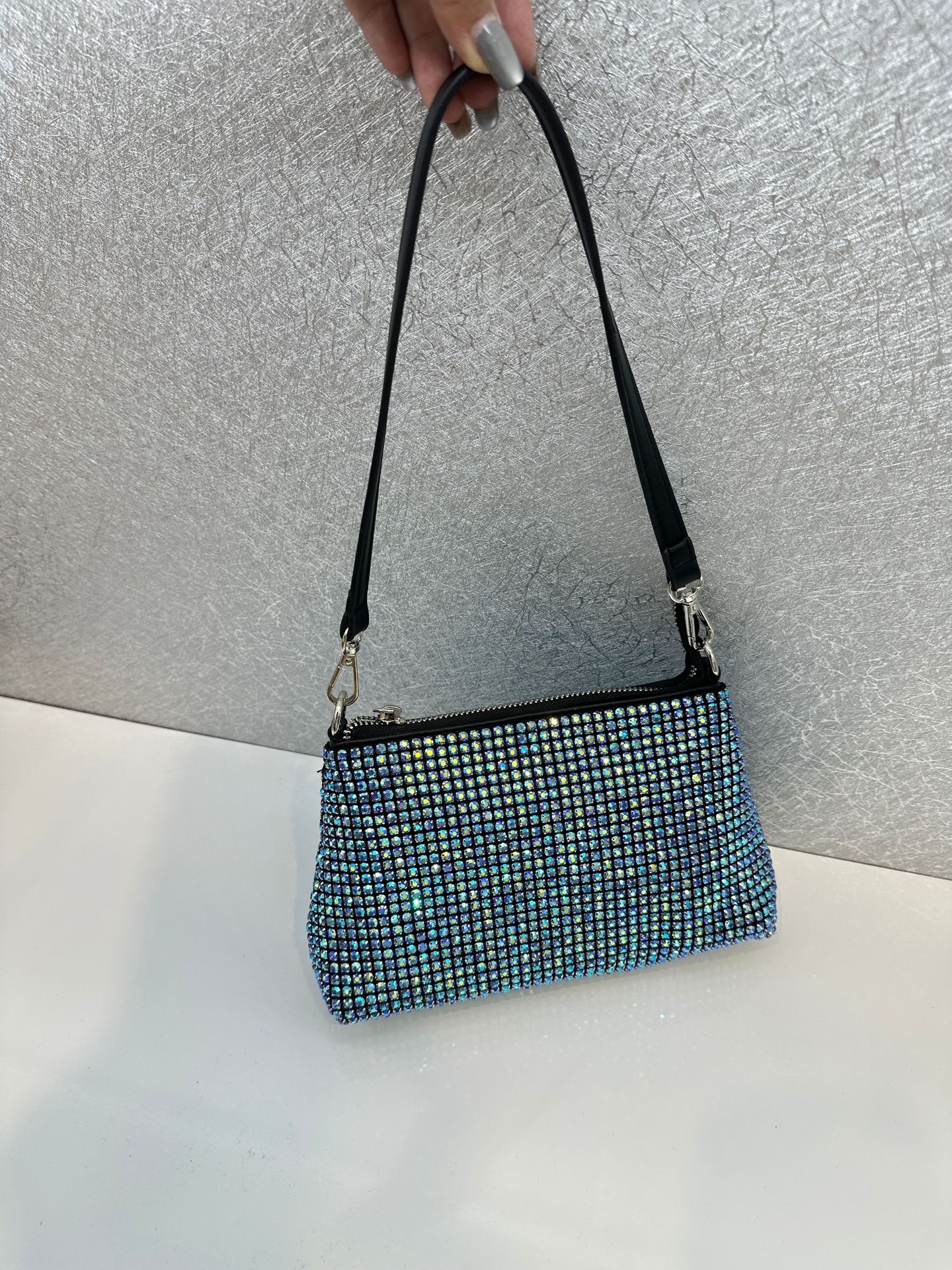 大王水ドリルのカバンの女性2024の新型の晩餐のカバンのフルドリルの手はわきの下のカバンを持ってダイヤモンドの高級感を入れます。