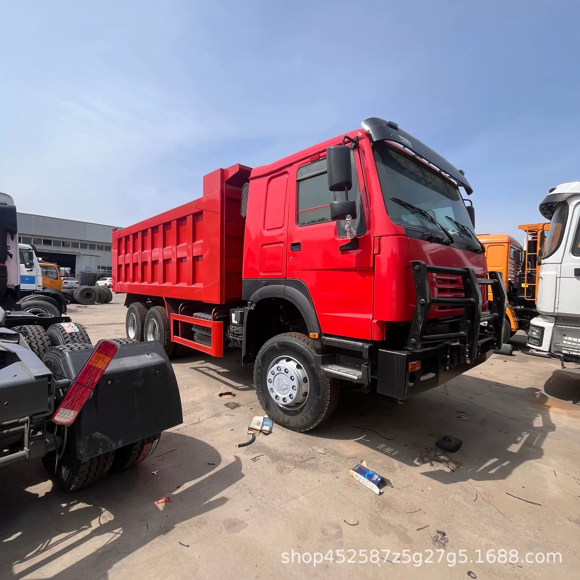 Самосвал Howo Premium 371 л.с., передние четыре, задние восемь, кабина U-образной формы с защитой от столкновений, задние восемь самосвалов.