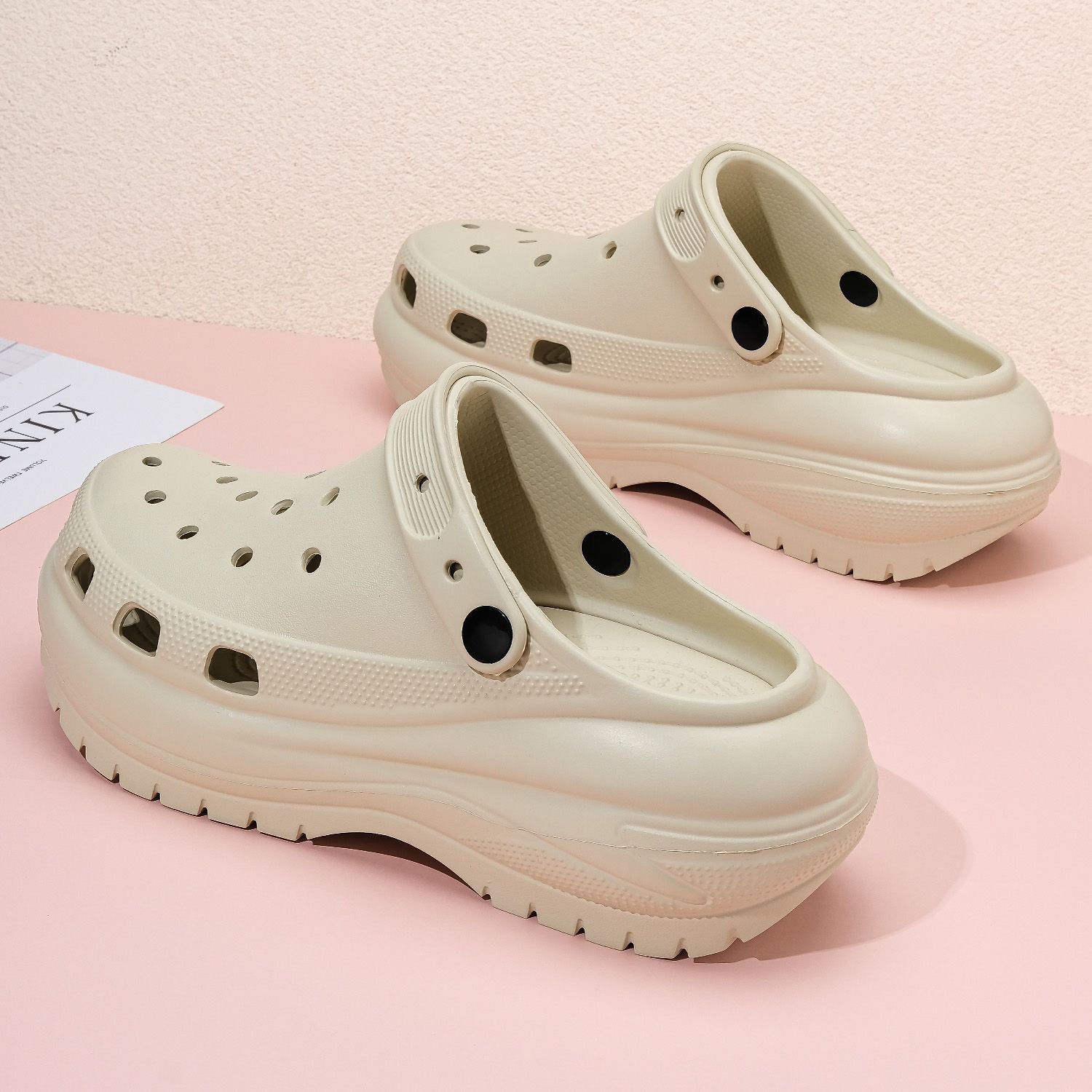 Fashionable Crocs-style slippers platform