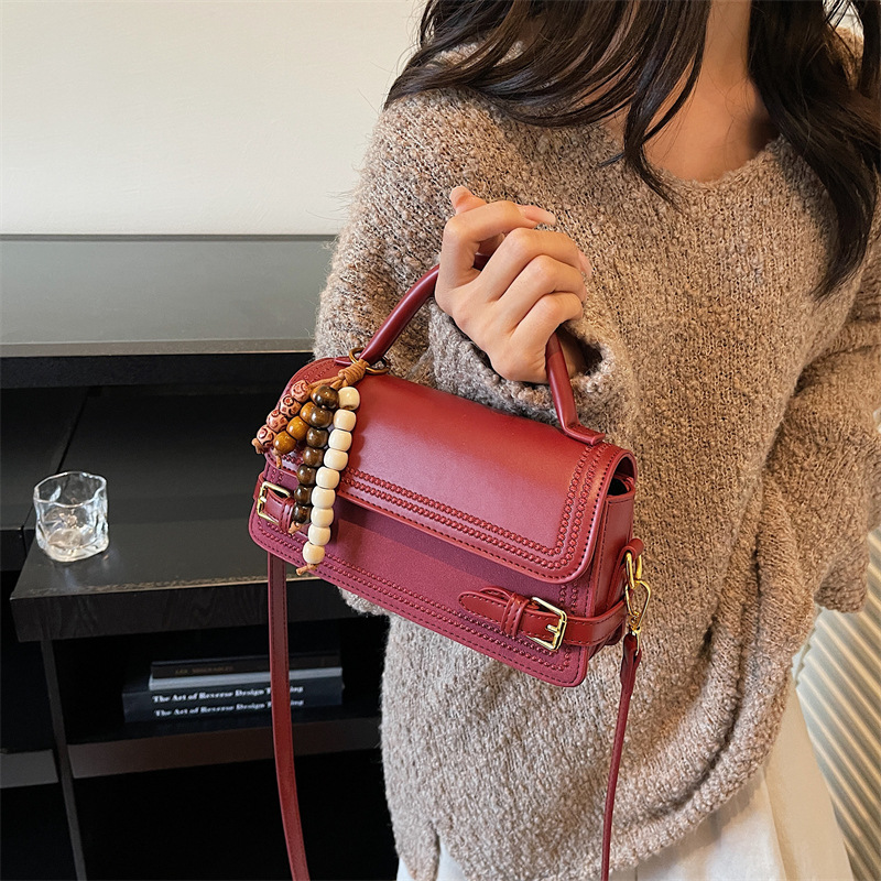 Bolso de mano popular de mujer de alto nivel de moda versátil bolso de hombro pequeño otoño y invierno 2025 nuevo tipo de mochila de viaje