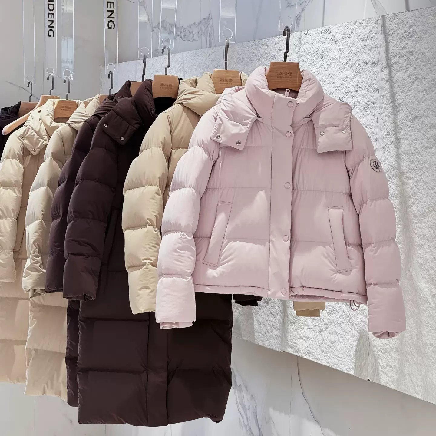 冬季新款白鸭绒羽绒服女款高端女平湖面包服外套品牌女装批发货源