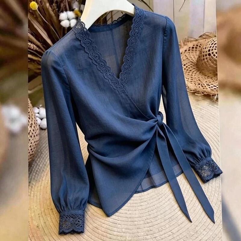 Commuter-style V-neck lace patchwork long-sleeve shirt for women, 2026 autumn new model, elegant tie-waist blouse Commuter-style V-neck lace patchwork long-sleeve shirt for women, 2026 autumn new model, elegant tie-waist blouse