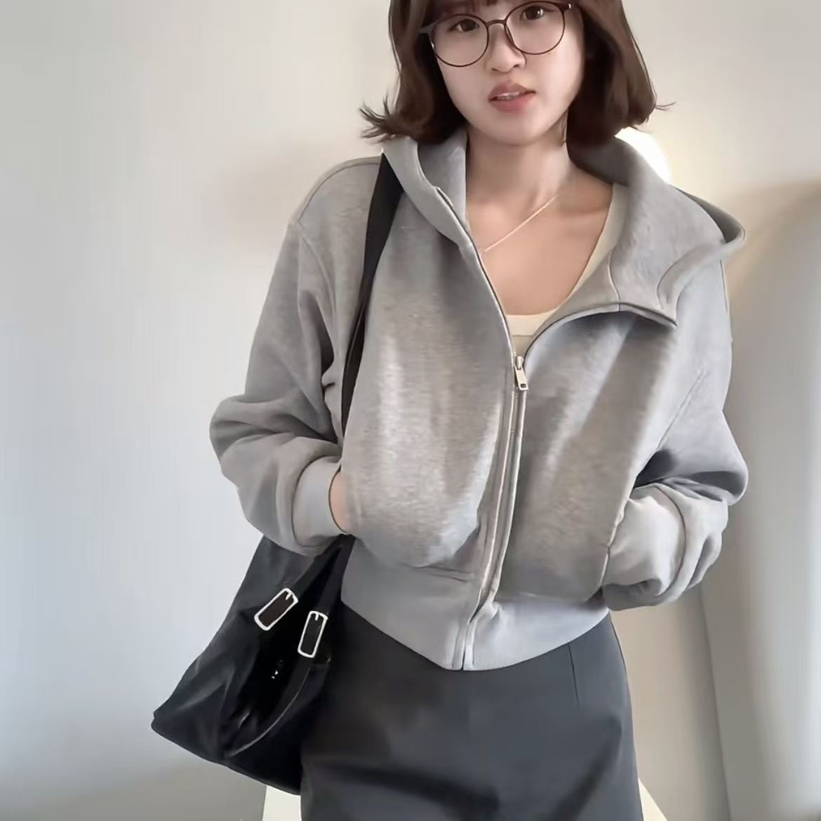 灰色短款拉链卫衣外套女春秋大衣内搭早秋季连帽开衫宽松上衣穿搭