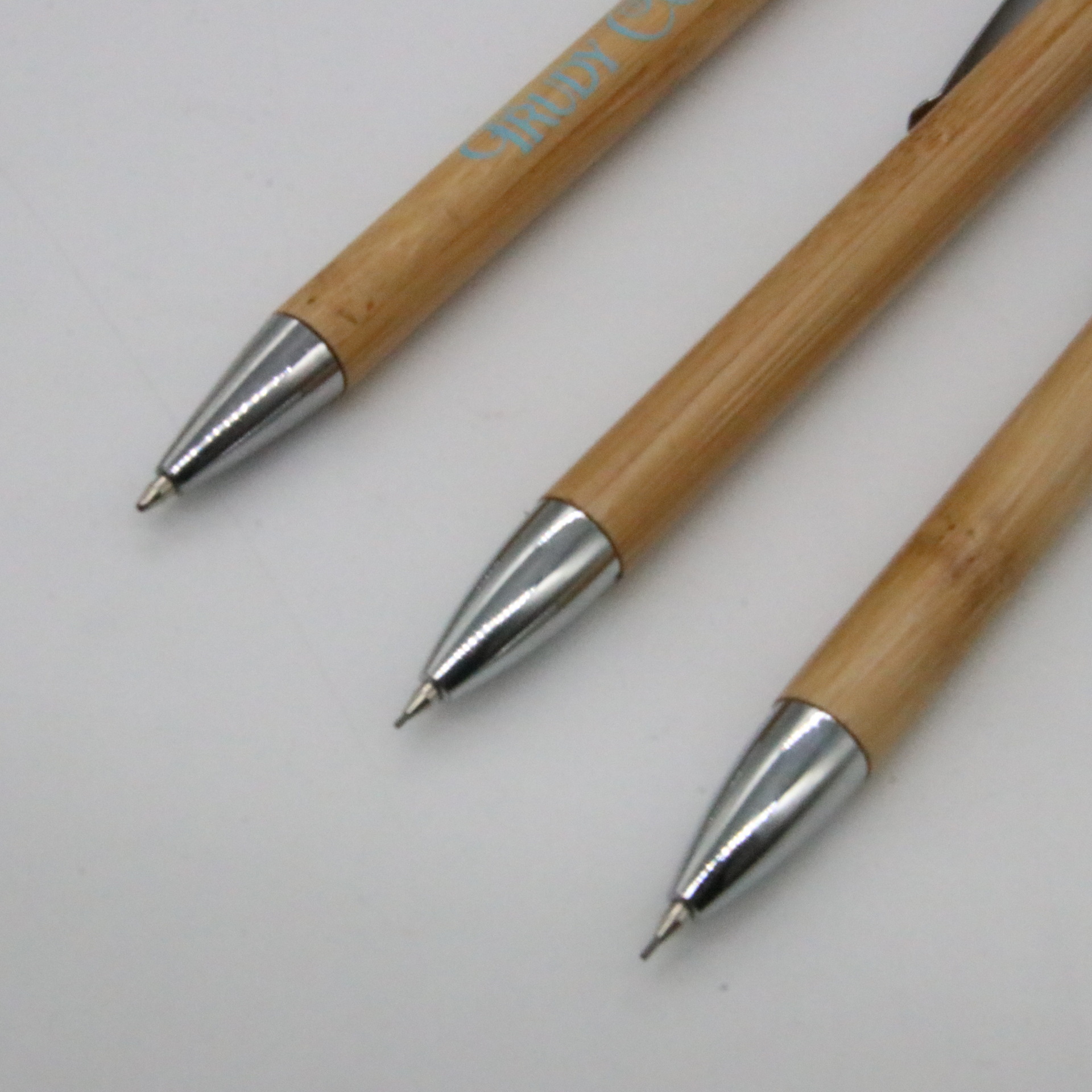 Junrong lápiz automático 0,7mm pluma de bambú diseño de logotipo renderizado pluma de regalo