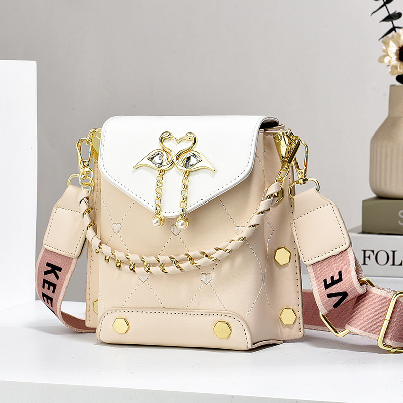 Bolso de teléfono móvil para mujeres 2025, nuevo bolso en línea, bolso de hombro de textura de moda, bolso de cadena de perlas de aire exterior