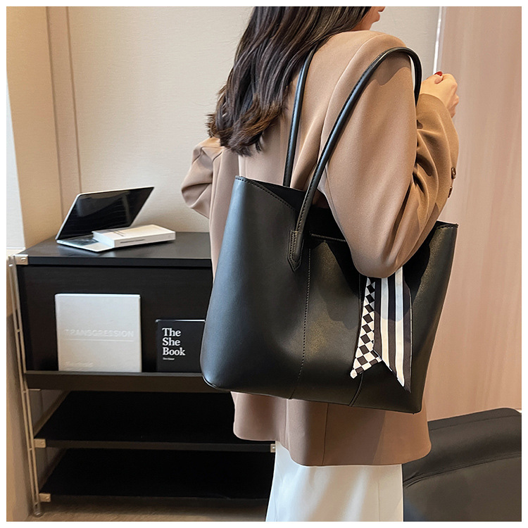 Versatile Women's Shoulder Bag Simple Commuter Tote Crossbody_voghion.com