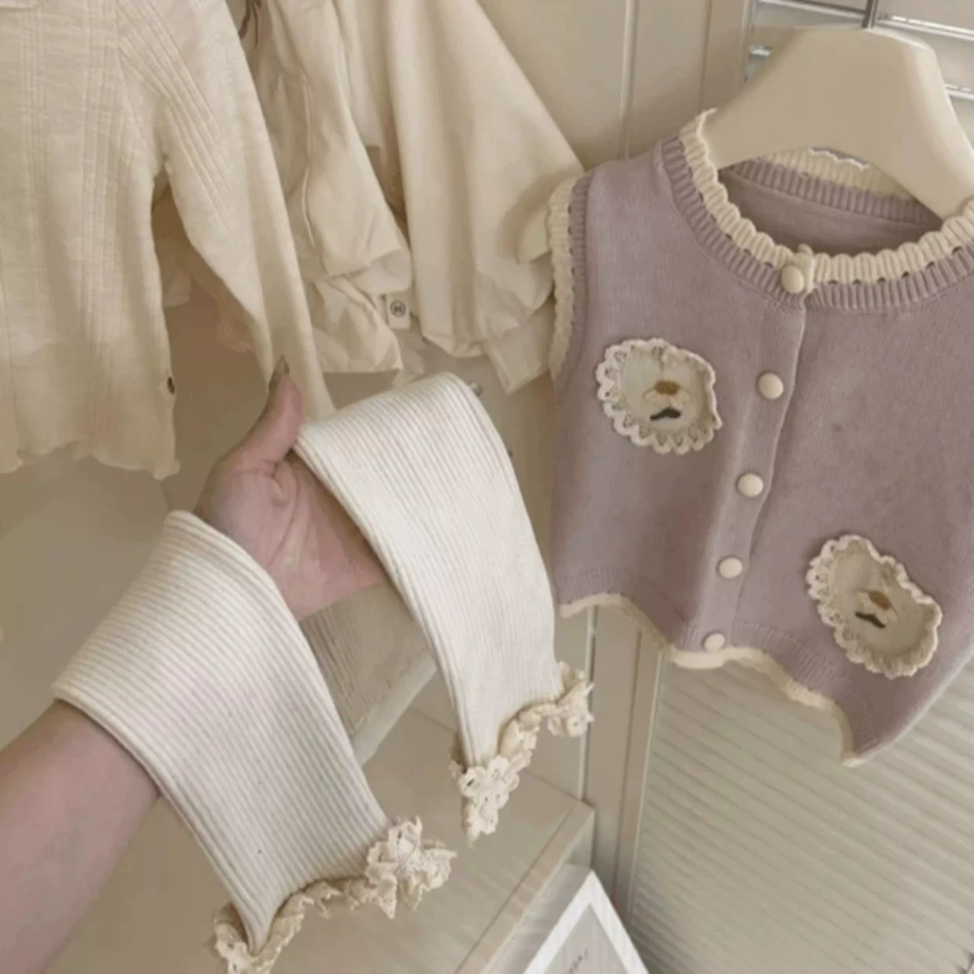 Autumn knitted cute vest, soft cardigan sleevless, sweater, western style, flowered