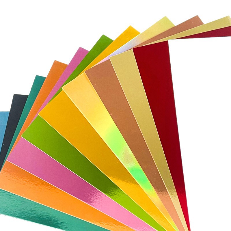 A4 papel de tarjeta de oro y plata de color PET espejo papel de tarjeta de papel de aluminio papel de papel especial tarjeta de oro fábrica de papel de tarjeta de plata de suministro directo transfronterizo
