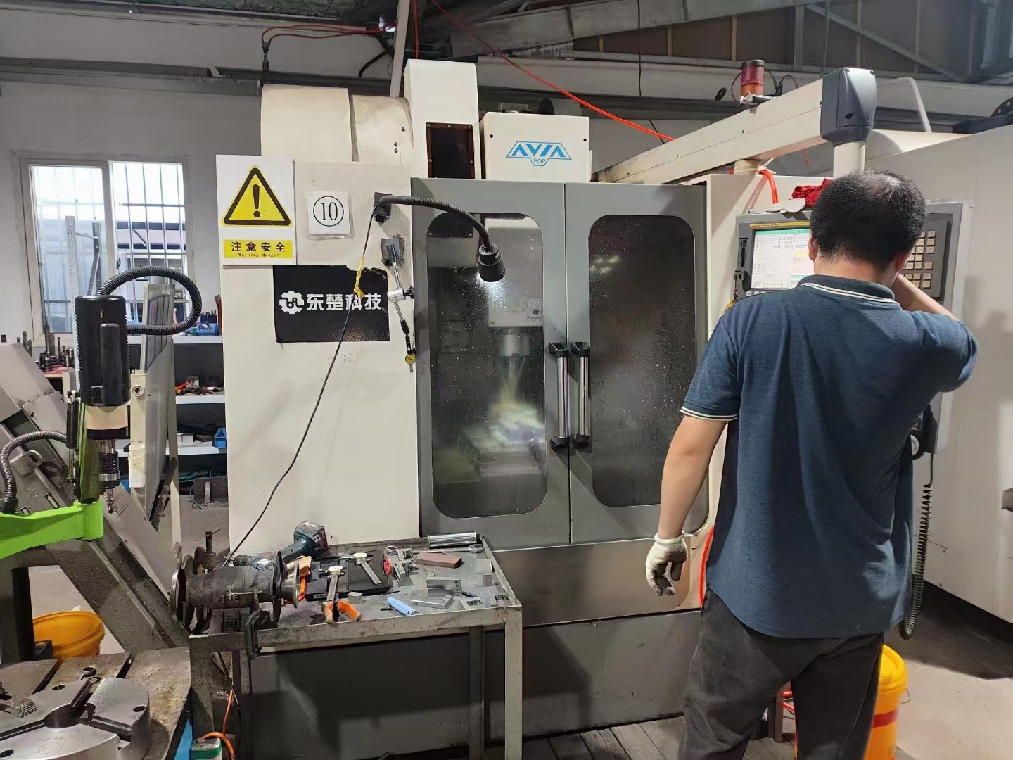 出售二手东楚VMC650立式加工中心工作台承重:400kg