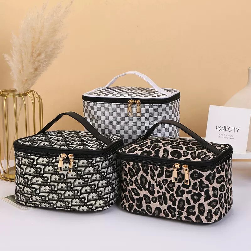 新款豹纹格子化妆包气质高级感手提包轻奢化妆品收纳包便携洗漱包
