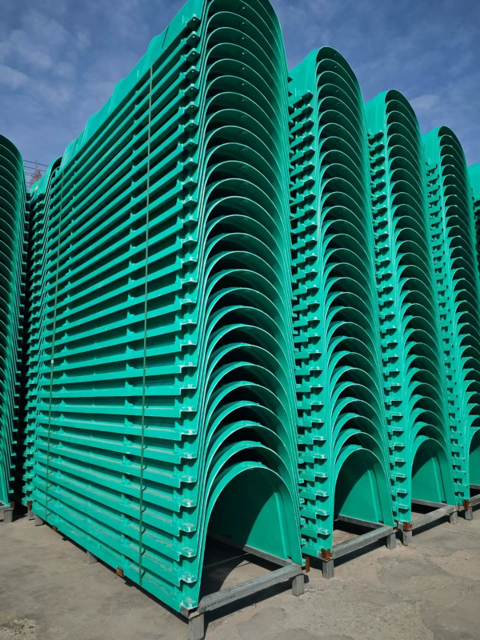 Производитель из Хэбэя: формованный из стекловолокна водопропускной канал, U-образный дренажный желоб из смолы SMC, дренажный желоб для орошения сельскохозяйственных угодий