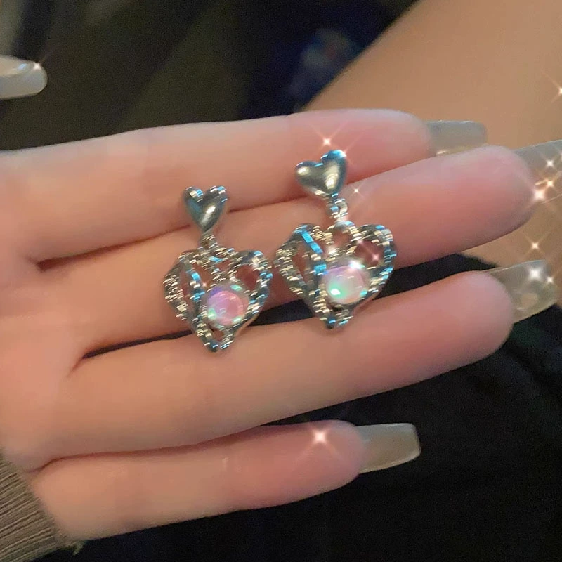 Серебряная игла, дизайнерские серьги, коллекция 2023 года, тренд сезона