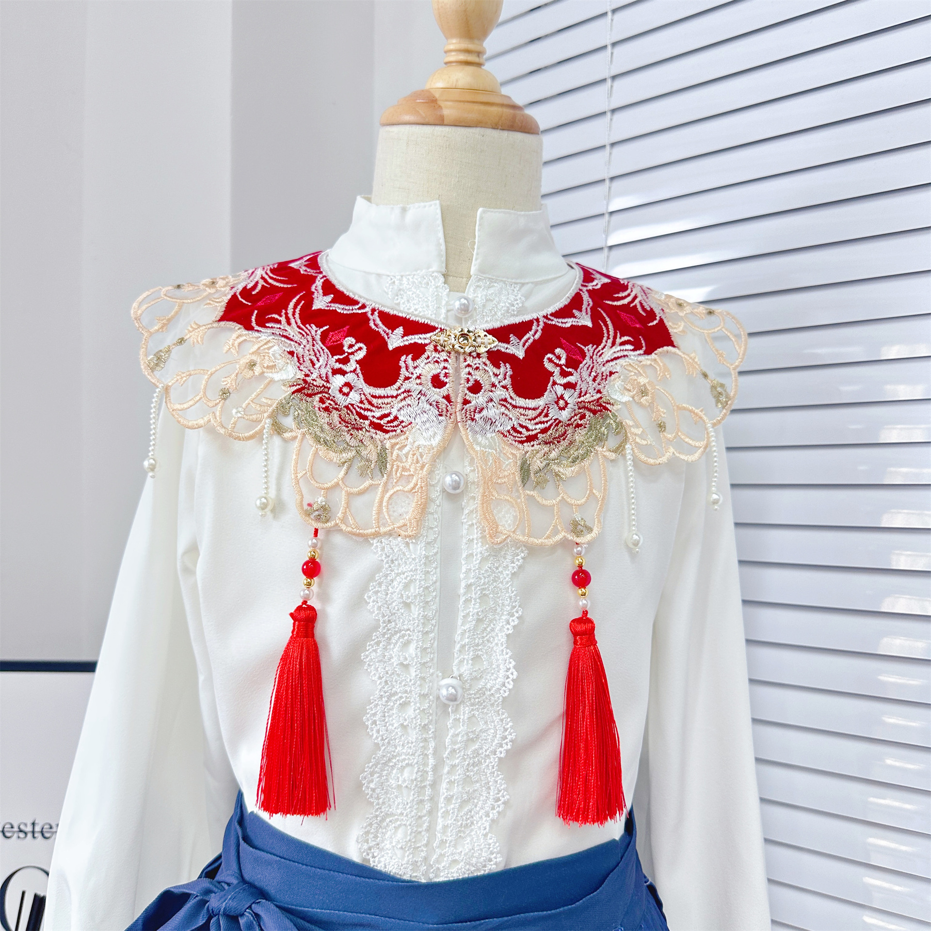Capa de hombro con estampado de nubes de estilo antiguo, falda roja mamian con borlas de perlas de estilo chino, muy vendida, Hanfu para mujeres y niños, combinada con un cuello falso. image 9