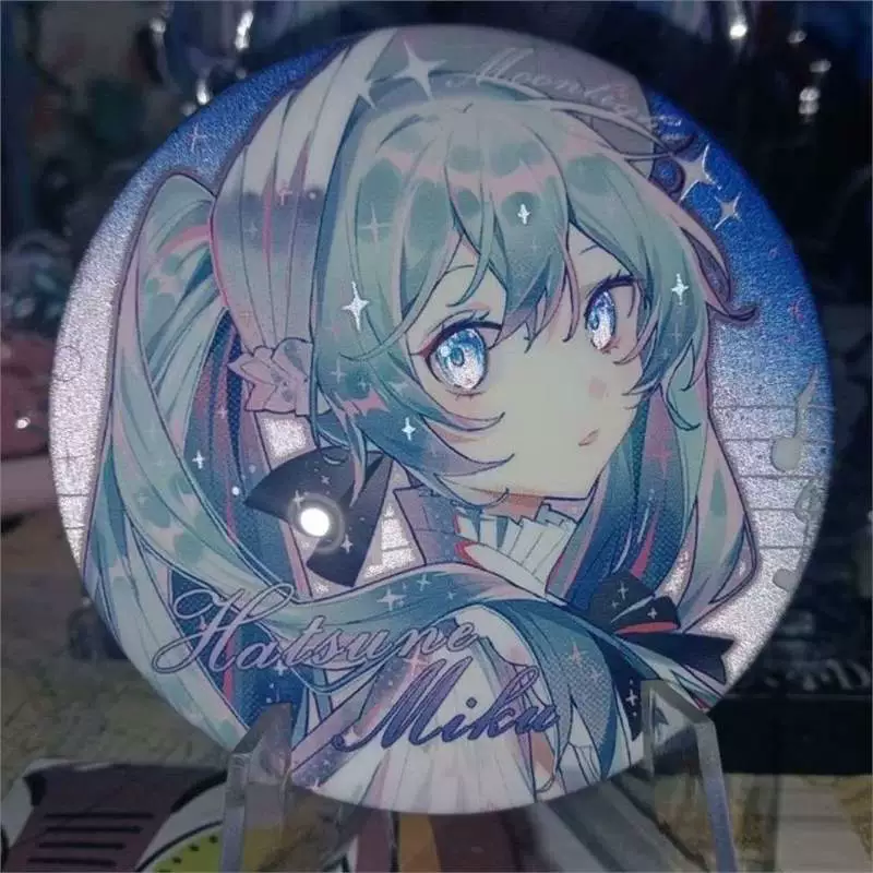 Значок (Hatsune Miku) с двойным голографическим эффектом, с подставкой, лимитированная коллекция