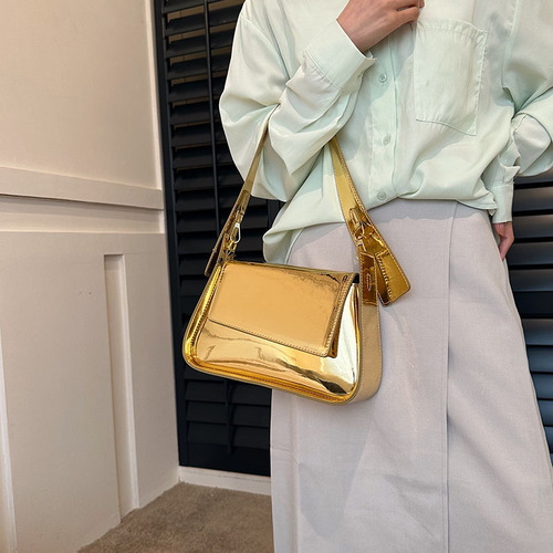 Stylish Trendy Y2K Hot Girl Bag with Glossy Surface, Unique Underarm Bag for Women, Handbag with a Sense of Sophistication, Fashionable Single-Shoulder Bag