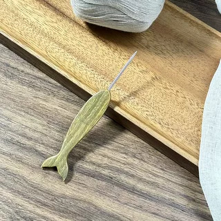 Little whale green sandalwood total length 12cm