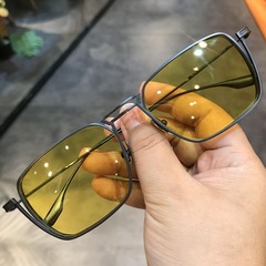 合金暗視変色平光眼鏡フレーム男性モデルには、度数レンズの大きな顔を持つレトロな目のフレームがついている
