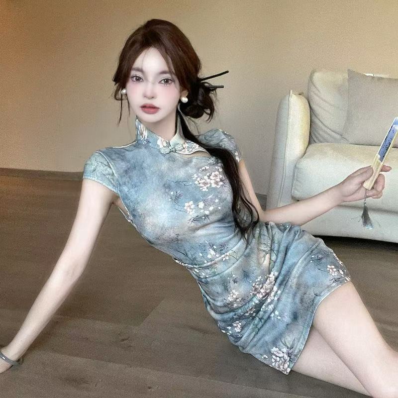 High-End Summer Chinese-Style Improved Elegant Cheongsam for Petite Women, Sexy and Stylish, Ruched, Slim-Fit, and Figure-Flattering Chinese-Style Dress