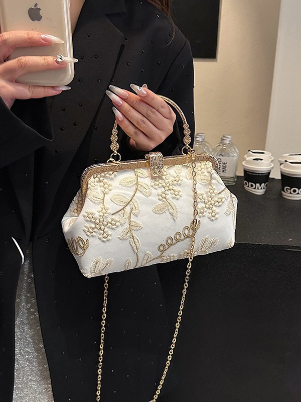 Bolso de mujer bordado tridimensional flor abrazadera bolsa conchas 2024 primavera nueva cadena de hombro bolso de hombro