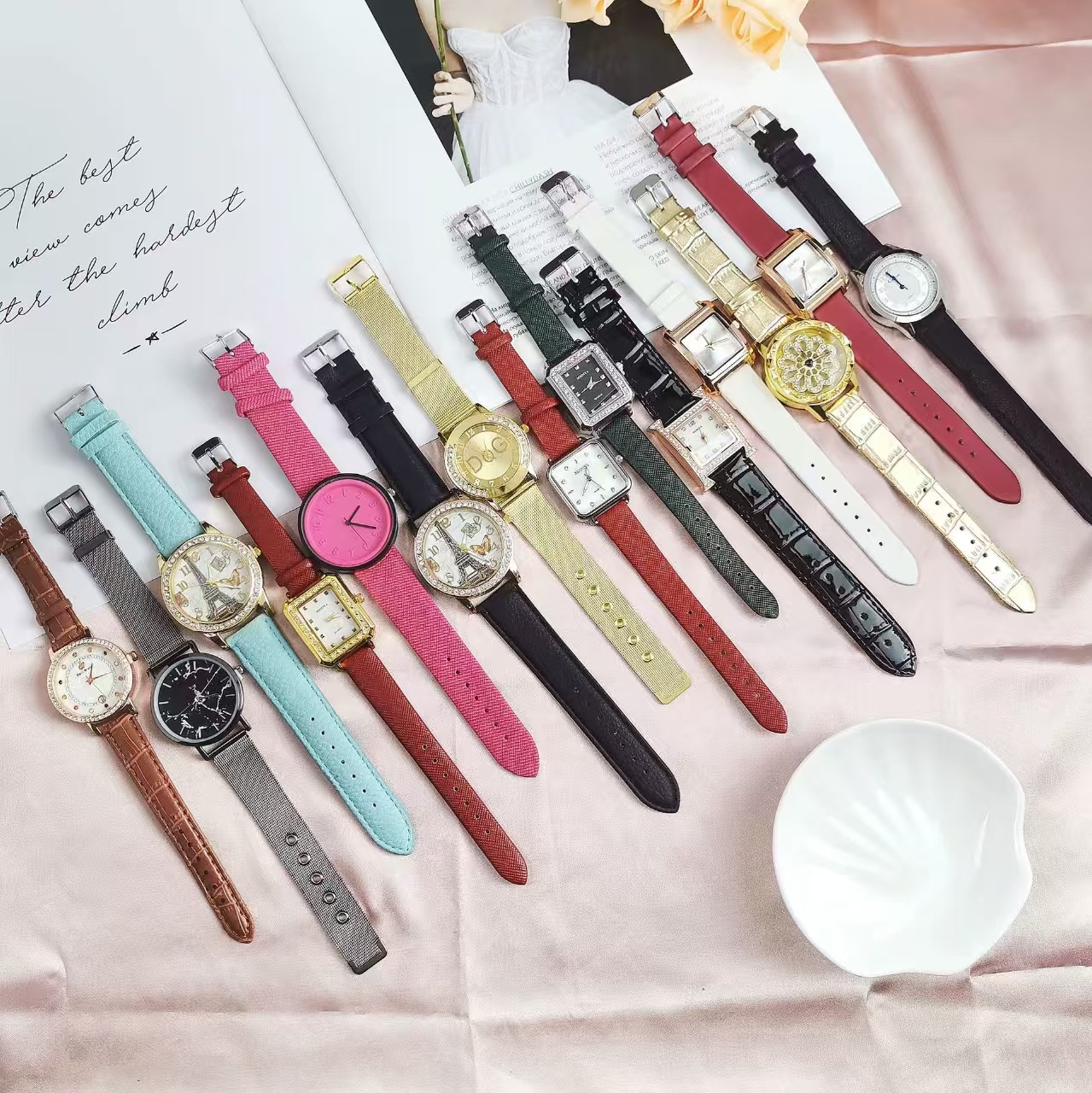 El inventario de comercio exterior de relojes de cuarzo de precio ultra bajo comienza en 100 lotes, modelos mixtos, colores mixtos, venta al por mayor aleatoria