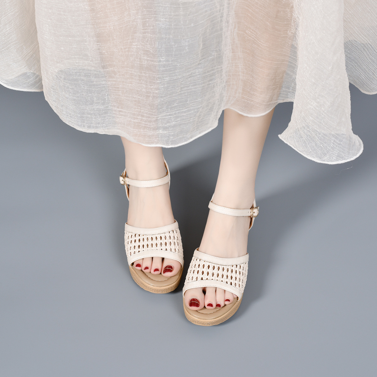 Dép sandal nữ đế xuồng da thật quai đơn đan rỗng — đen chi tiết 4