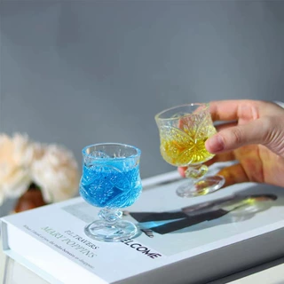 迷你ins高脚刻花蝴蝶小酒杯玻璃杯复古白酒酒杯一口杯45毫升家用