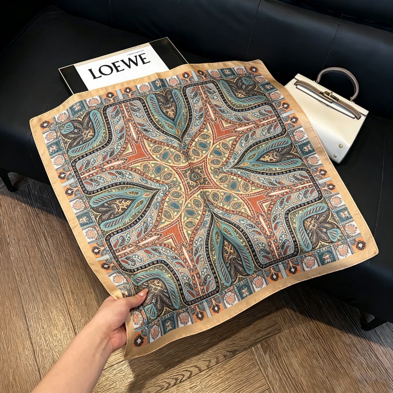 Colección 70*70 nuevo estilo bufanda de seda azul sensación de alta calidad imitación bufanda cuadrada de seda moda todo-fósforo bolsa atada bufanda de pelo