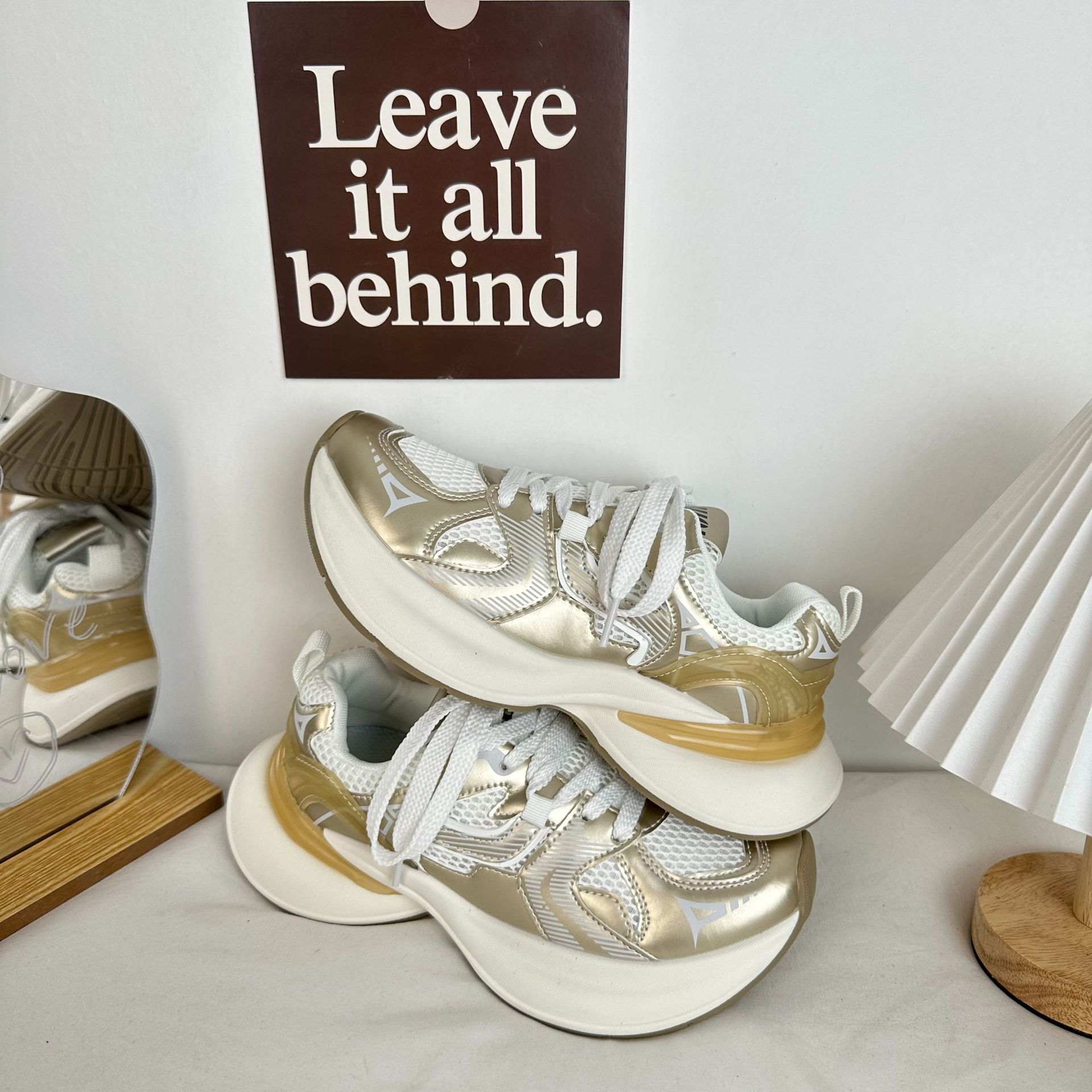 2024 yuanbo nuevos zapatos de malla transpirables para mujeres de verano con una parte inferior gruesa, zapatos de padre de estilo coreano, zapatos de mujer universales
