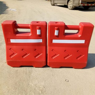 Three-hole water horse isolation pier anti-collision bucket plastic water horse fence water horse municipal enclosure traffic facilities products