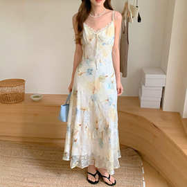春日浪漫气质复古度假风碎花吊带连衣裙新款绑带长裙女