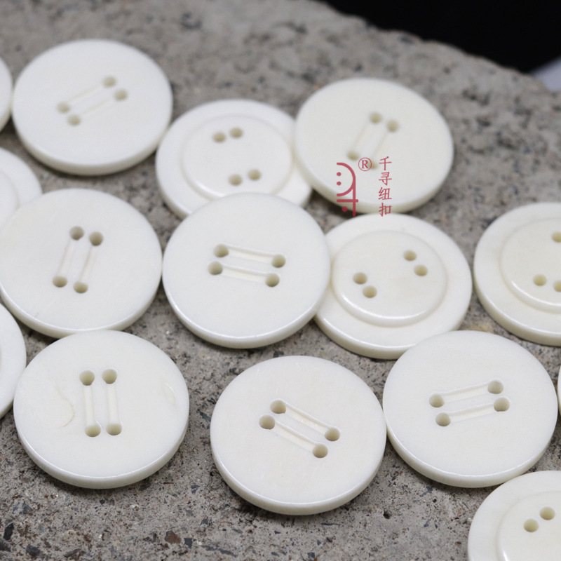 Natural White Four-Hole Cow Bone Buttons for Chinese-Style Cotton and Linen Coats, Trench Coats, Fragrant Cloud Yarn Vests, and Sweater Buttons