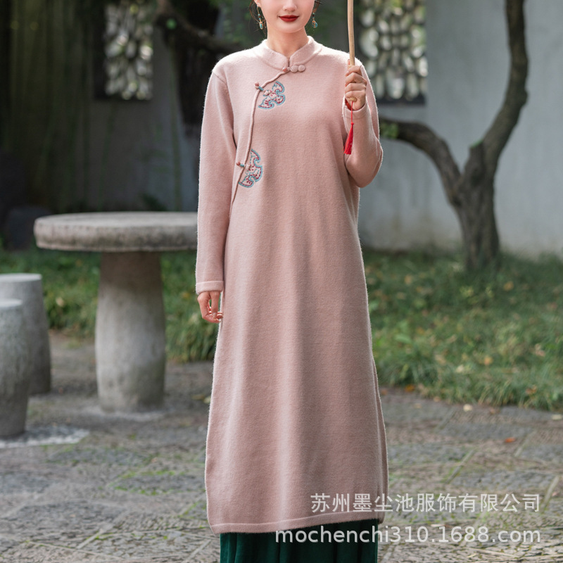 Autumn and Winter Cheongsam Style Long Dress with Long Sleeves, Extended Length, Sweater Embroidery, Solid Color, Buttoned, Women's Chinese Style Dress Autumn and Winter Cheongsam Style Long Dress with Long Sleeves, Extended Length, Sweater Embroidery, Solid Color, Buttoned, Women's Chinese Style Dress