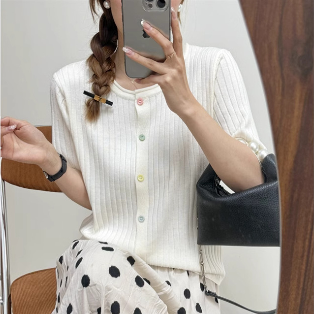 Design summer fashionable cardigan with a round collar