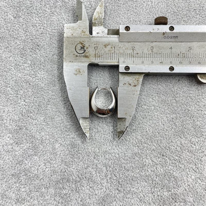Three dimensional small earrings, European style