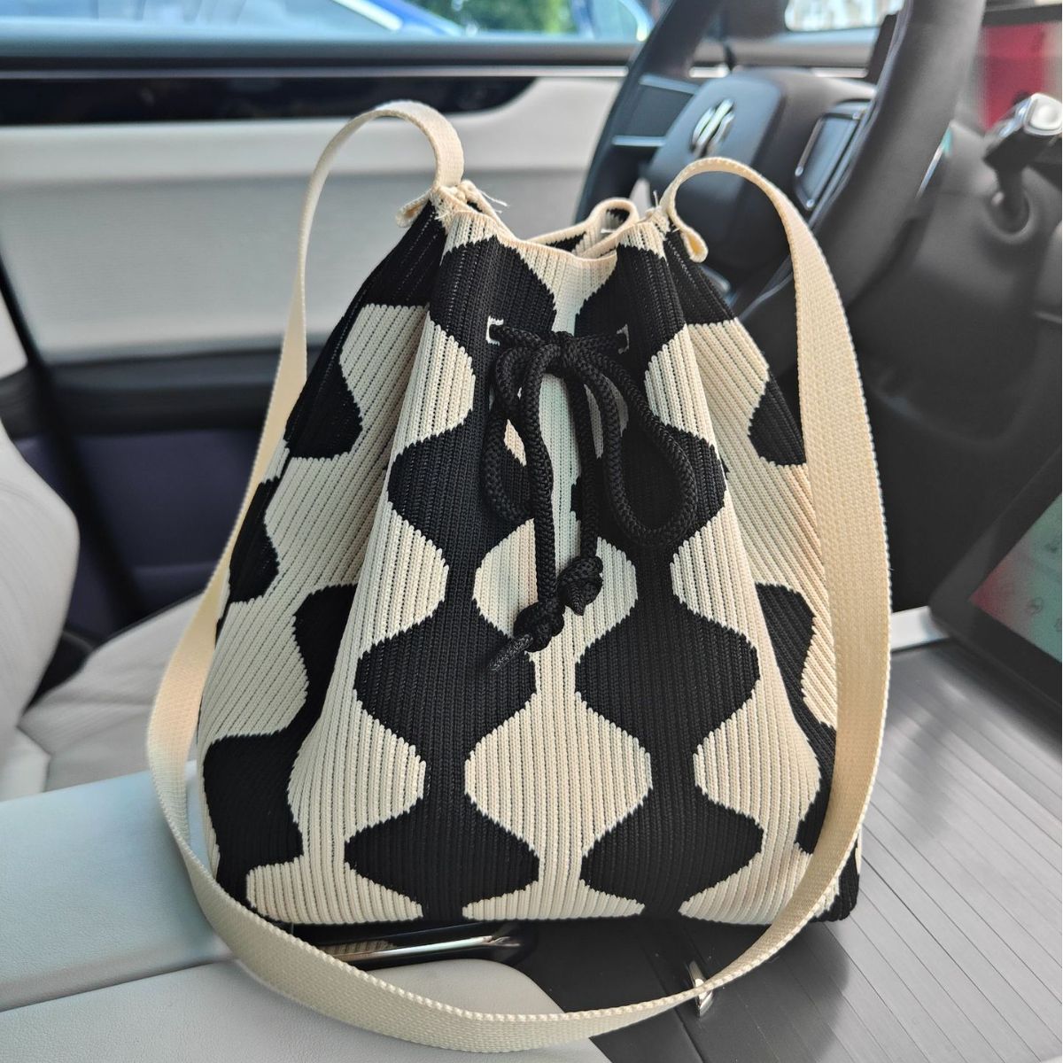 INS bolso de celebridad de Internet bolso de cubo de lana de punto para mujer bolso de mano casual bolso de mano de estilo japonés y coreano bolsa de Almuerzo