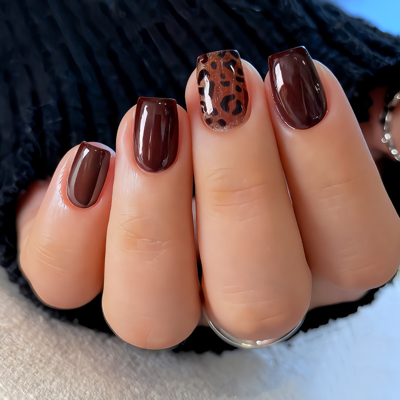 Cross-Border Short Square Classic Versatile Glossy Elegant Golden Shiny Glitter Wearable Nails Leopard Print Design Press-On Nails