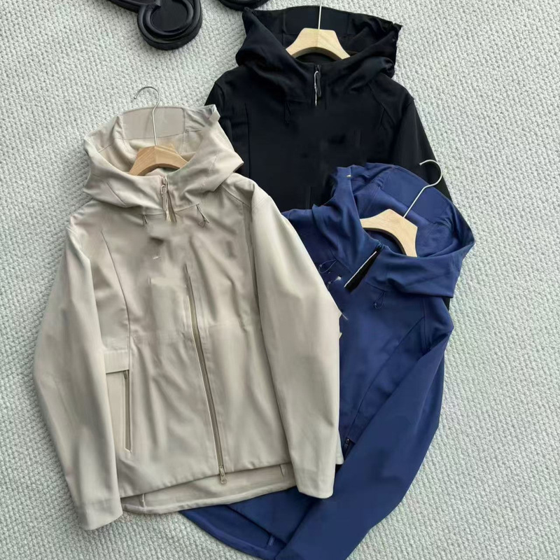 Spring and Autumn Graphene Soft Shell Jacket, Water-Repellent and Windproof, Women's Soft Shell Jacket, Outdoor Casual, Everyday Versatile Spring and Autumn Graphene Soft Shell Jacket, Water-Repellent and Windproof, Women's Soft Shell Jacket, Outdoor Casual, Everyday Versatile