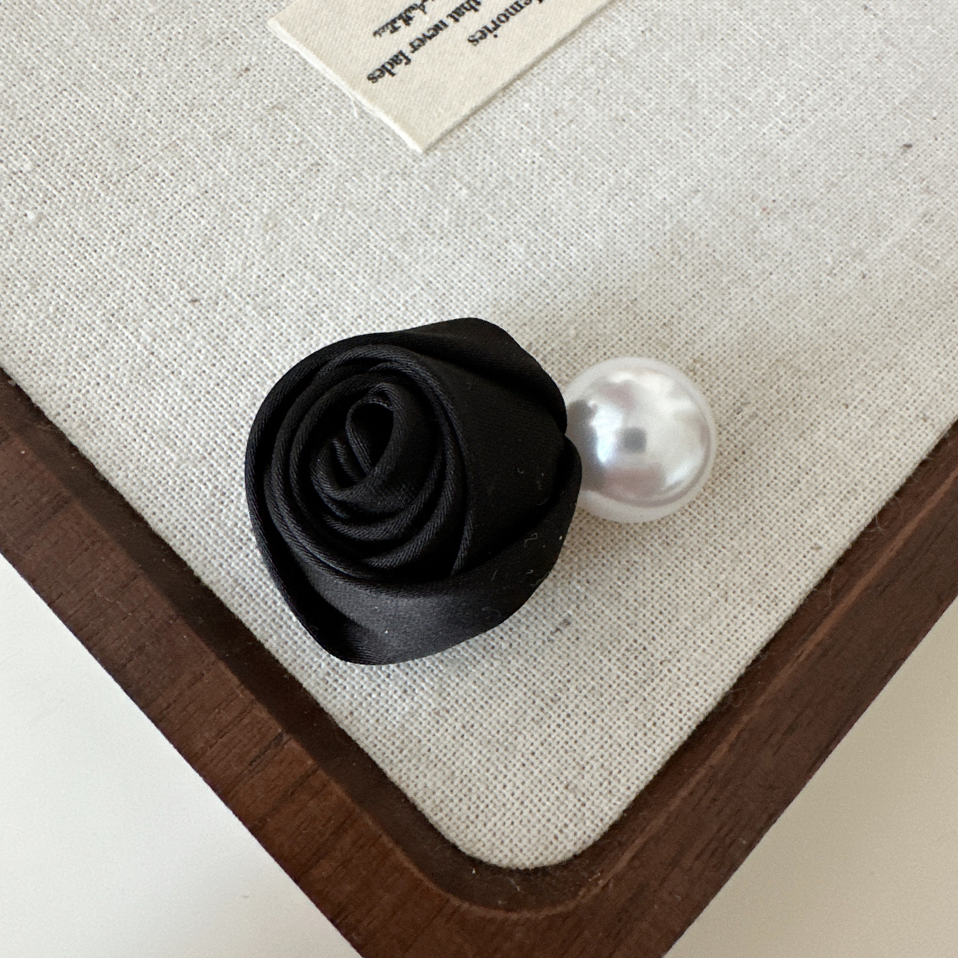 クリームの優しいバラの花の真珠の髪の飾りの髪のクリップの新型の後頭部のクリップの額の前髪のクリップ