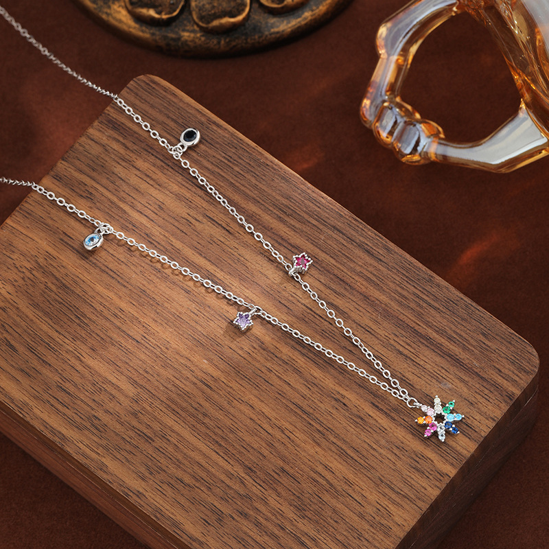 Collar de circón de color gypsophila de plata de ley 925 estrella femenina de cinco puntas brillante de estilo frío cadena de clavícula simple y versátil