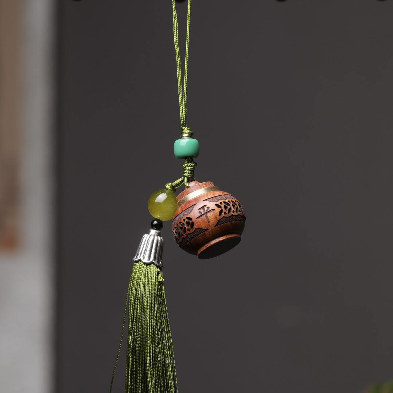 Wooden Gourd Incense Diffuser, Longevity Wish Hollow-Out Treasure Bottle with Tassel, Car Hanging Ornament, Suitable for Live Streaming