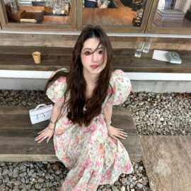 茶歇法式甜美粉色碎花泡泡袖连衣裙长裙高级感