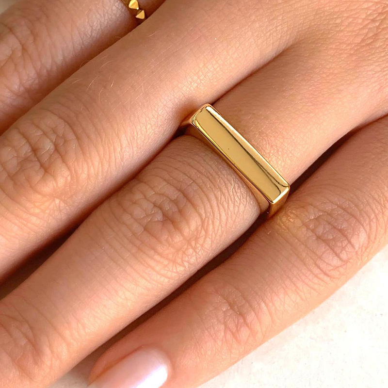 Simple Atmosphere Golden Flat Index Finger Copper Plated 18k Gold Ring Wholesale display picture 4