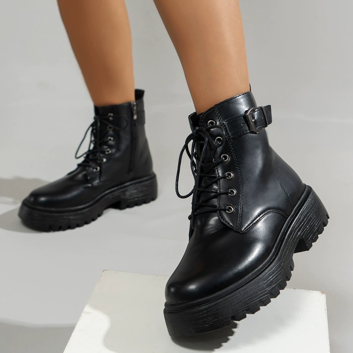 Новые осенне-зимние женские ботинки большого размера с боковой молнией, ботинки-мартинсы, короткие ботинки в британском стиле, модные женские туфли на шнуровке с толстой подошвой для экспорта