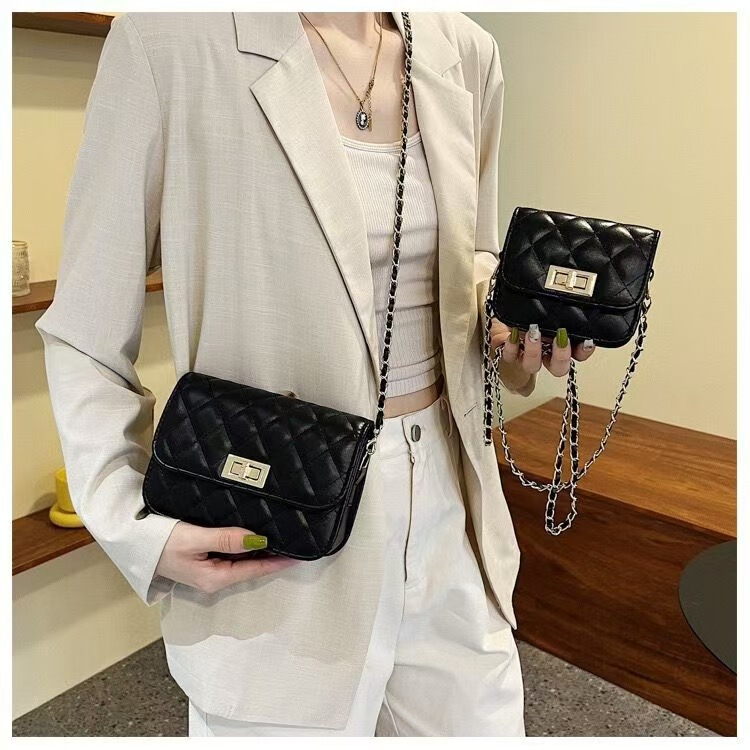 Niche Korean Style 2025 Fashionable Small Square Bag Rhombic Embroidery Crossbody Lock Small Bag Casual Shoulder Fashionable Chain Bag