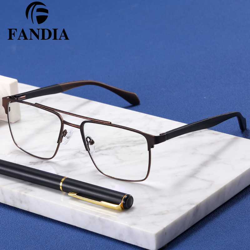 91333 personalidad delgada y ligera tendencia de gafas al por mayor anteojos de luz azul anteojos metálicos masculinos con gafas miopes image 3
