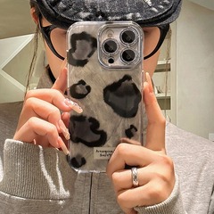 適用於蘋果15pro羽紗殼12日韓豹紋iPhone14手機殼13pro自帶鏡頭膜