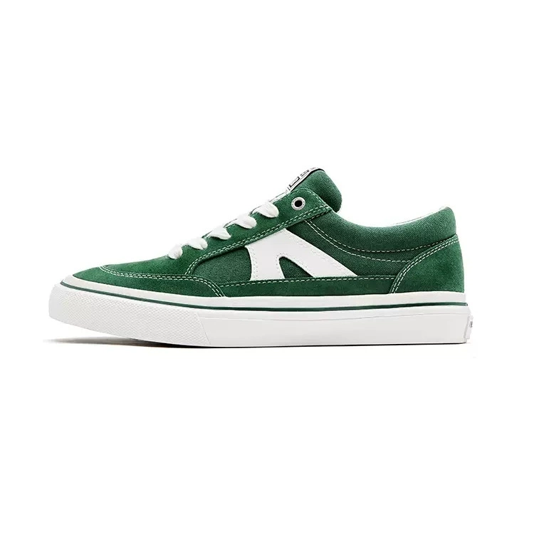 Classic low sneakers for men and women, sports shoes