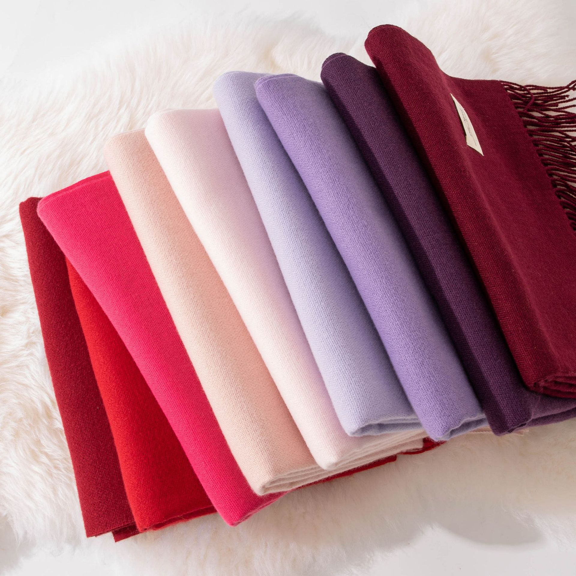 2024 Winter Neuer roter Ankola-Schal für Damen mit luxuriösem grenzüberschreitendem europäischen und amerikanischen Kaschmirschal_voghion.com