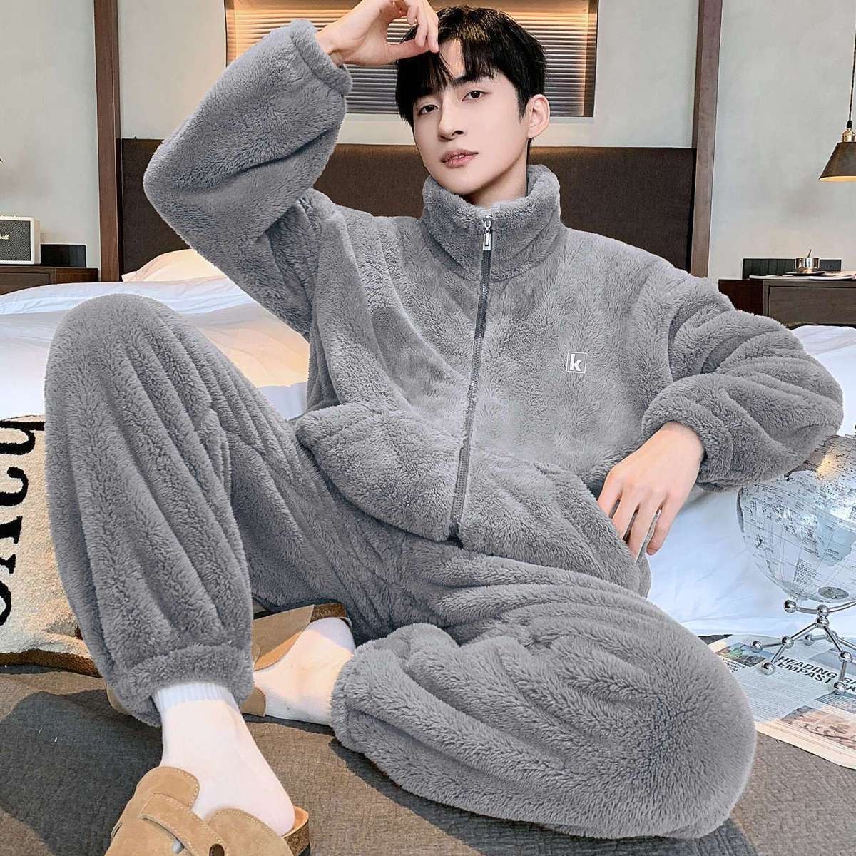 Pijama de hombre coreano invierno nuevo estilo de franela casual más terciopelo engrosado letra simple K coral terciopelo ropa para el hogar